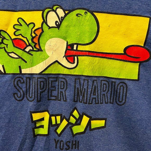 Super Mario Yoshi Large T-shirt - Picture 3 of 3